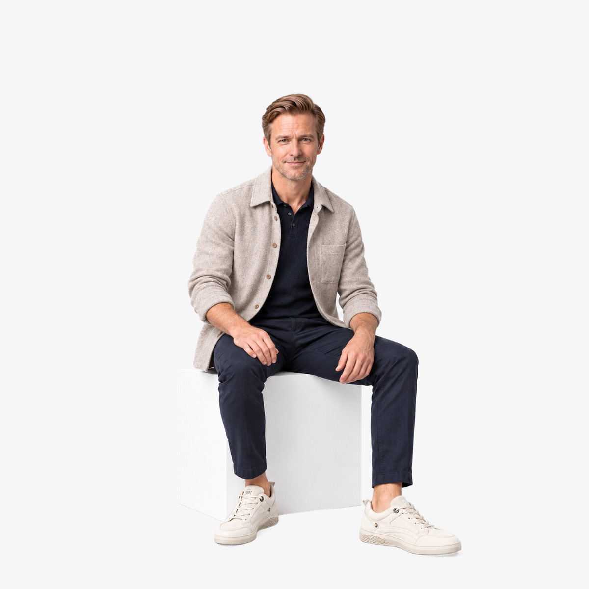 Ficke mocassneakers in zand gedragen