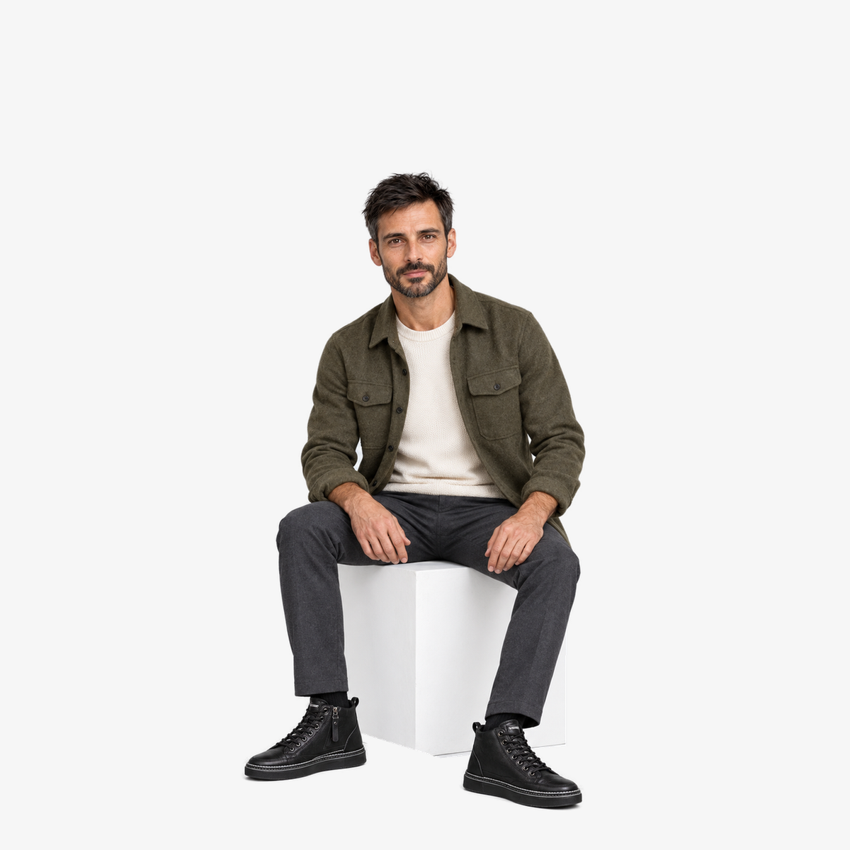 Nate handgemaakte leren herenschoenen in zwart gedragen
